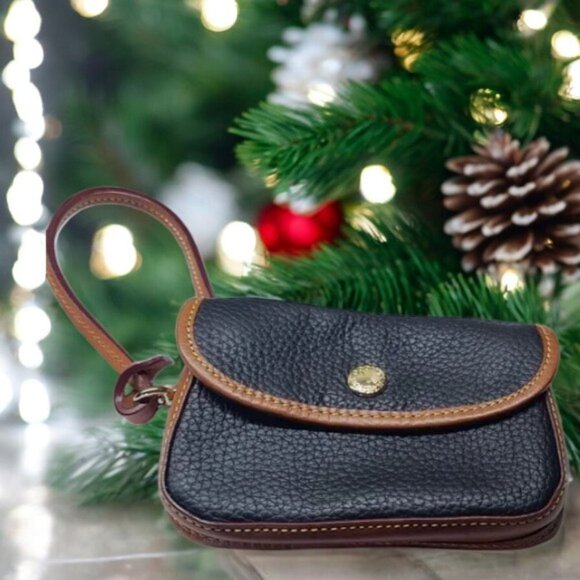 Authentic Dooney & Bourke Black Pebbled Leather Wristlet – Brand New! - Picture 1 of 7